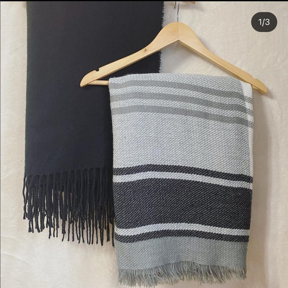 Scarves and Wraps Adrene - Picture 1 of 3